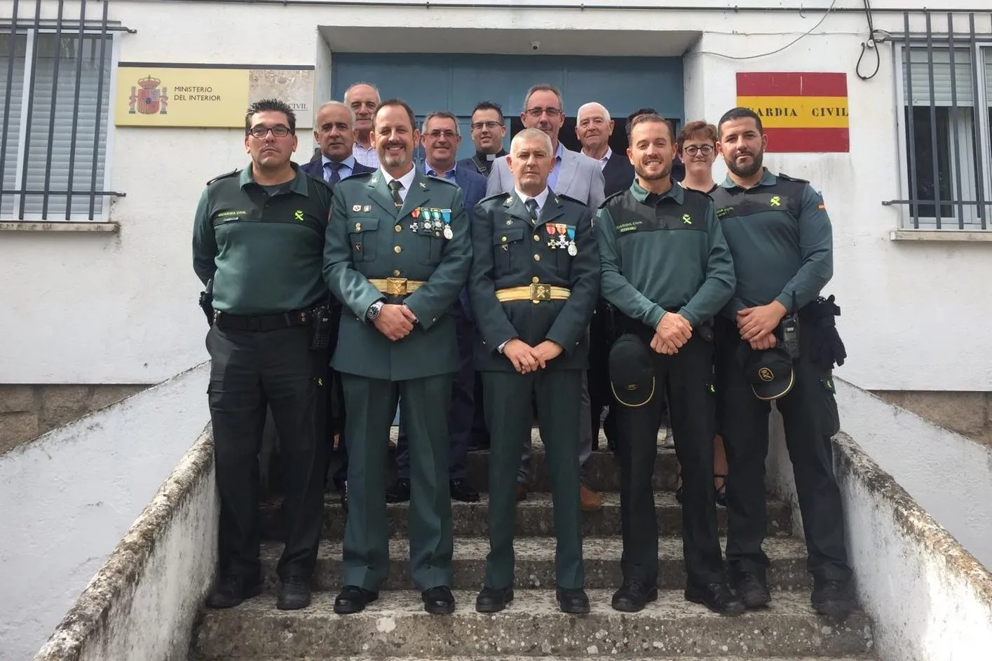 Foto 10 - Los guardias de Barruecopardo celebran el d&iacute;a de la Hispanidad con misa y convite  