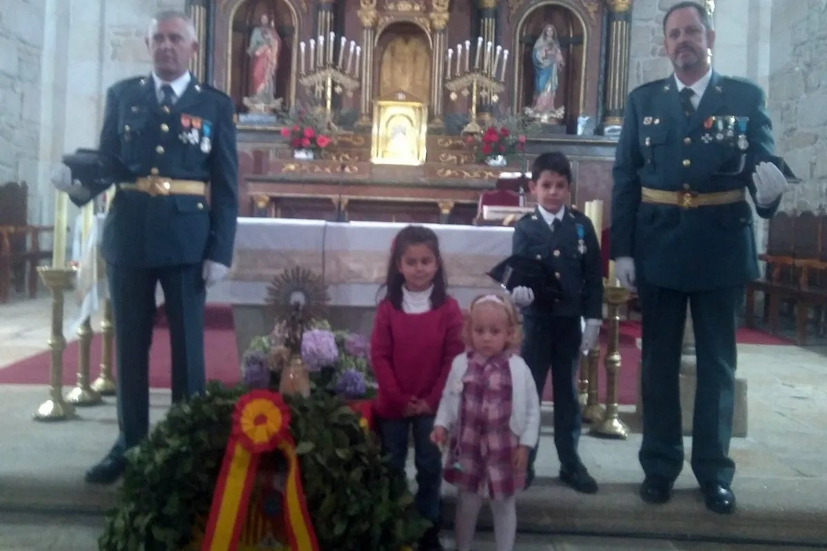 Foto 9 - Los guardias de Barruecopardo celebran el d&iacute;a de la Hispanidad con misa y convite  