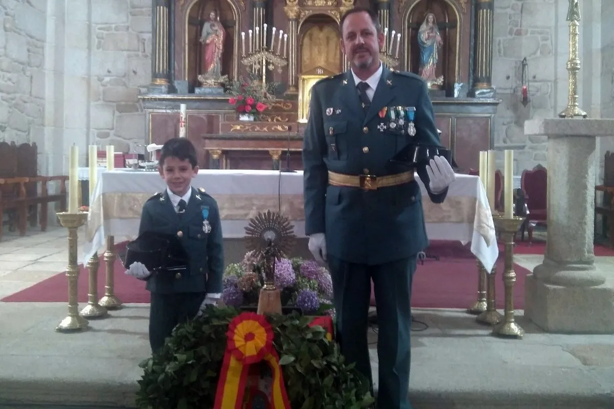 Foto 8 - Los guardias de Barruecopardo celebran el d&iacute;a de la Hispanidad con misa y convite  