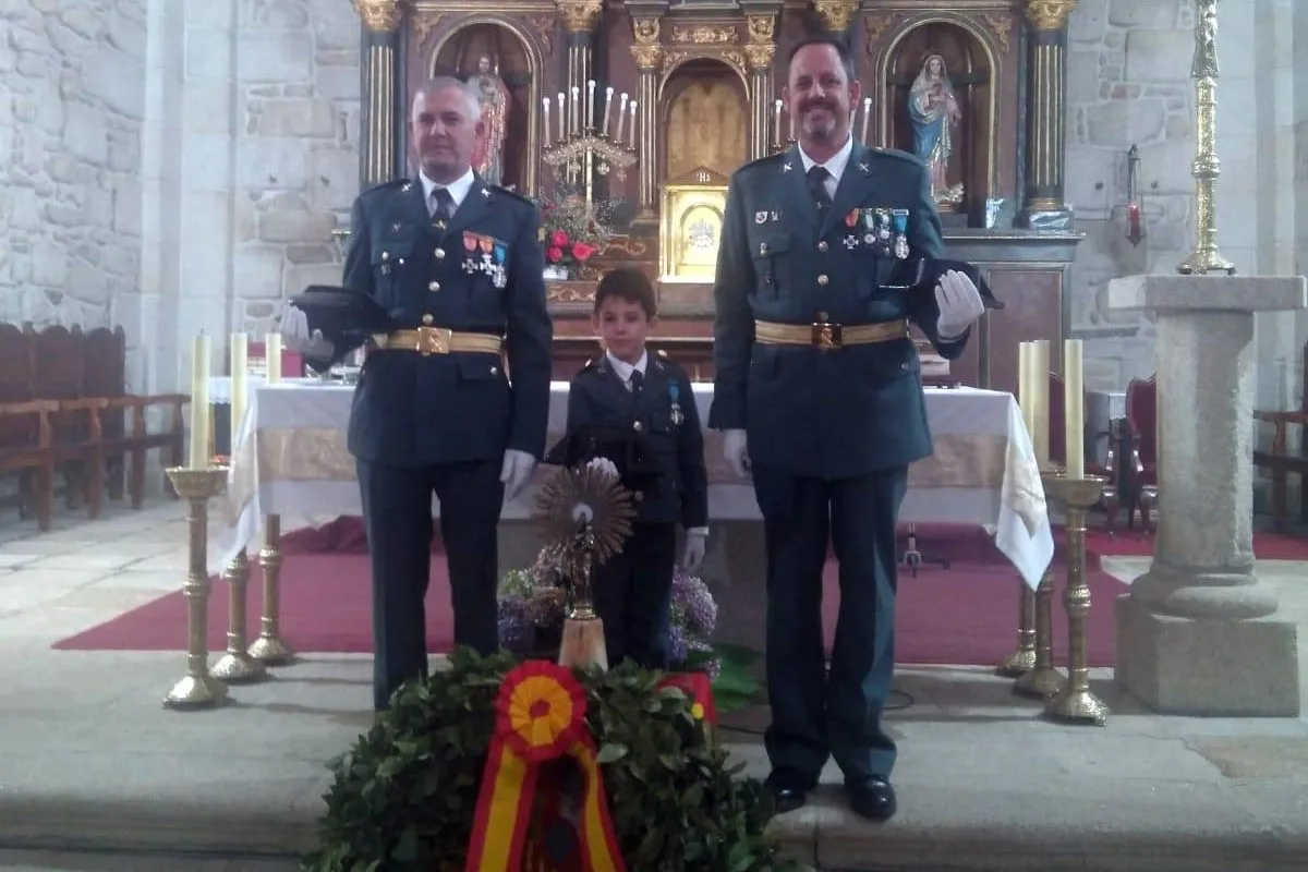 Foto 6 - Los guardias de Barruecopardo celebran el d&iacute;a de la Hispanidad con misa y convite  