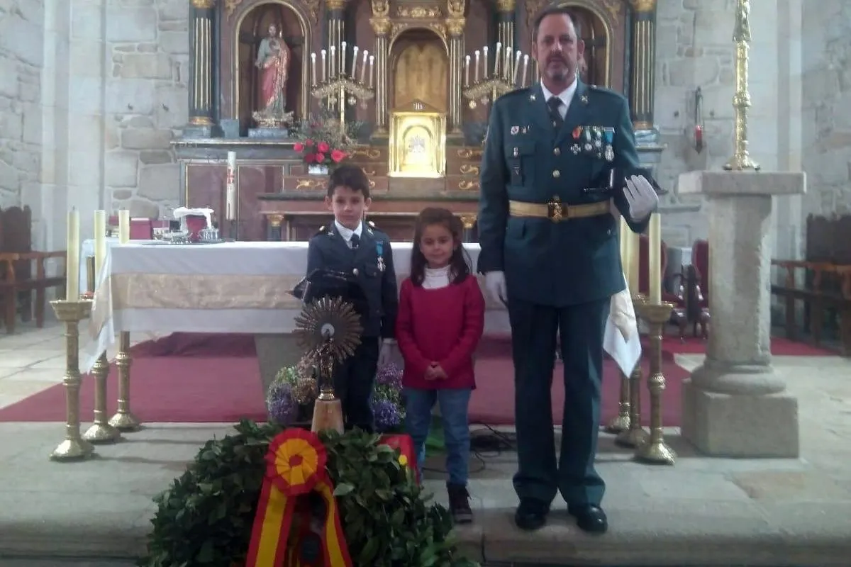 Foto 5 - Los guardias de Barruecopardo celebran el d&iacute;a de la Hispanidad con misa y convite  
