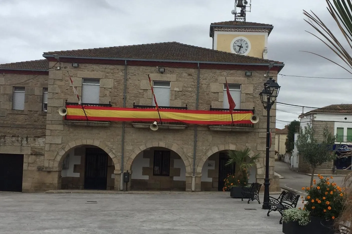 Foto 2 - Los guardias de Barruecopardo celebran el d&iacute;a de la Hispanidad con misa y convite  