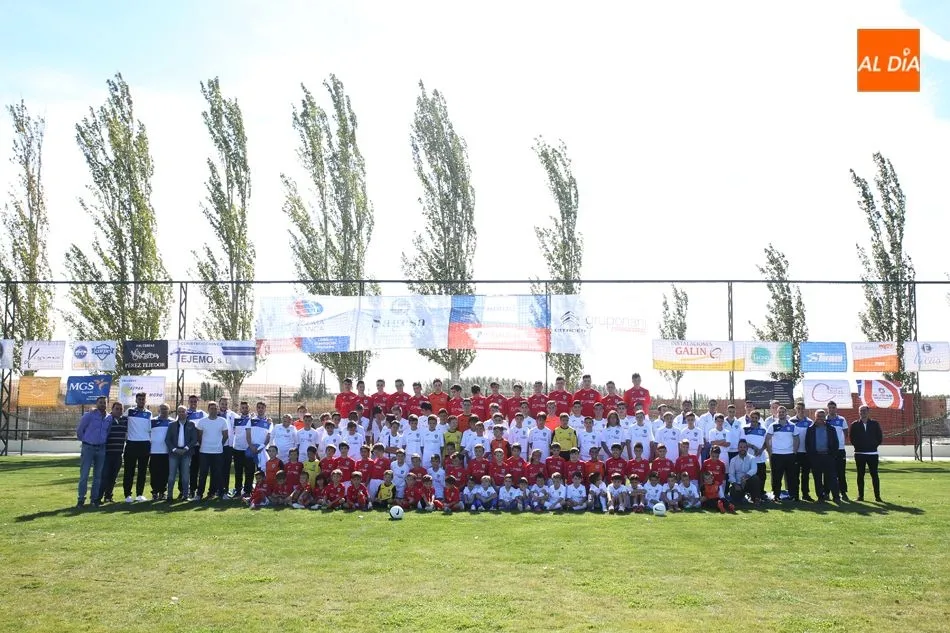 Foto de familia del Club de Fútbol de Alba de Tormes