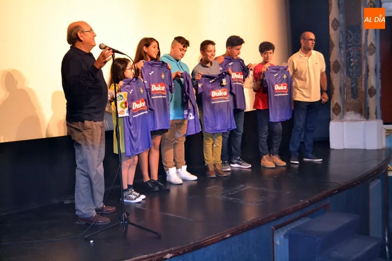 Foto 6 - &lsquo;Los Futbol&iacute;smos&rsquo; abarrotan el Calder&oacute;n durante la premiere de la pel&iacute;cula en Pe&ntilde;aranda