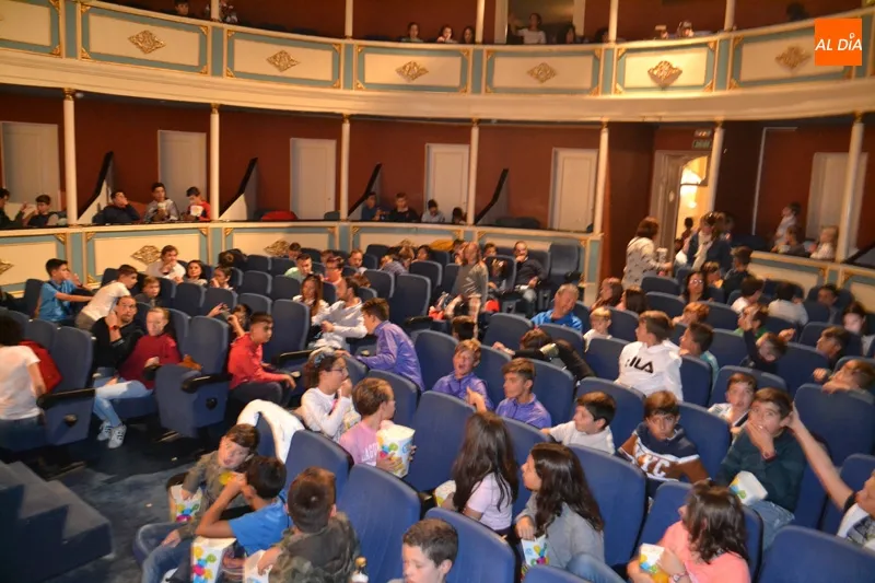Foto 4 - &lsquo;Los Futbol&iacute;smos&rsquo; abarrotan el Calder&oacute;n durante la premiere de la pel&iacute;cula en Pe&ntilde;aranda