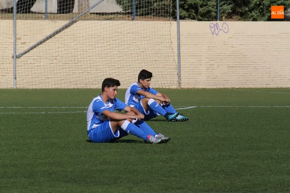 Foto 5 - Los equipos de cantera del Salamanca CF UDS paran un minuto reivindicando tranquilidad y...