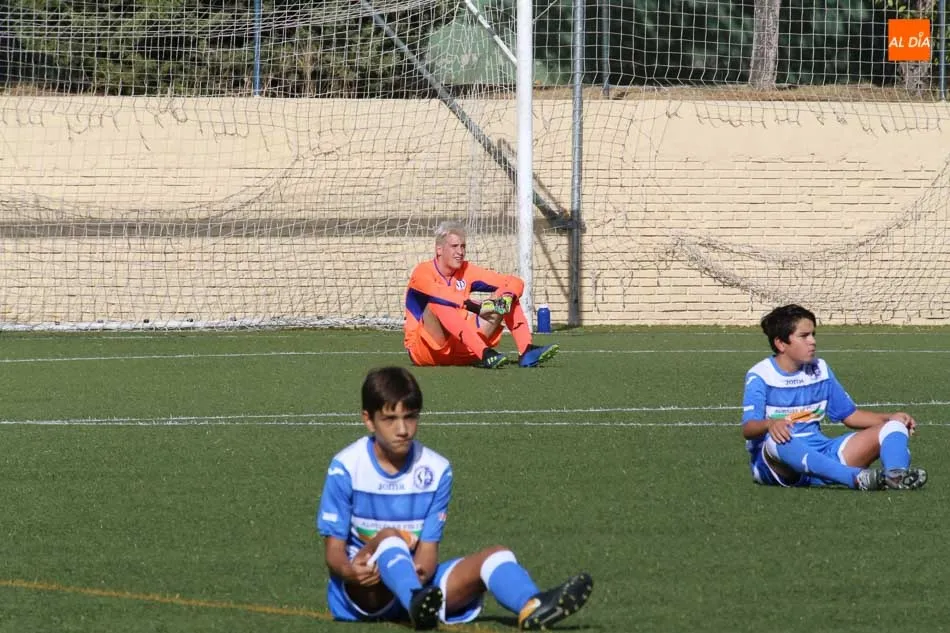 Foto 4 - Los equipos de cantera del Salamanca CF UDS paran un minuto reivindicando tranquilidad y...