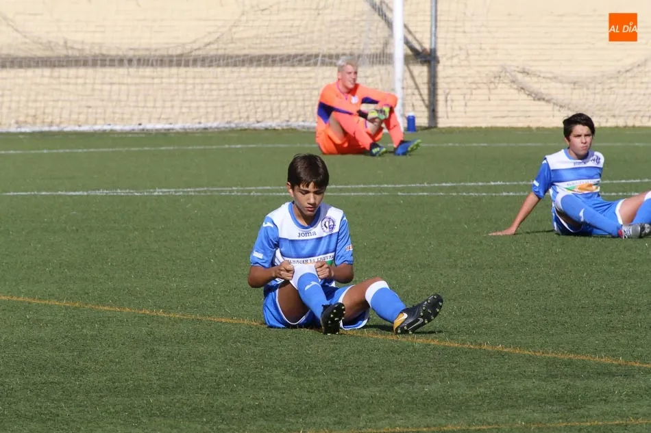 Foto 3 - Los equipos de cantera del Salamanca CF UDS paran un minuto reivindicando tranquilidad y...