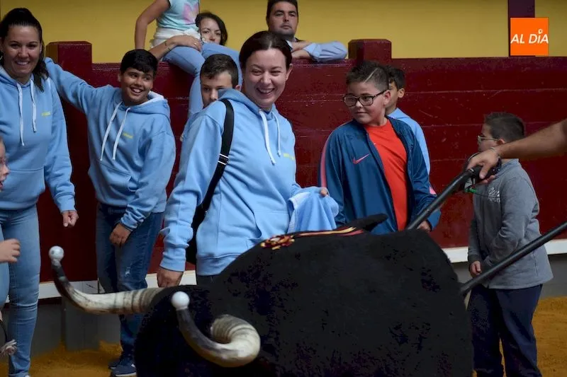 Foto 9 - Los m&aacute;s peque&ntilde;os disfrutan de su particular toro del caj&oacute;n