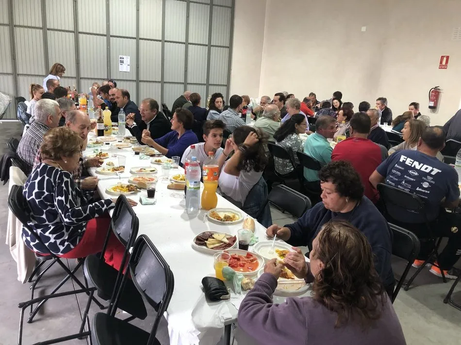 Foto 11 - Los vecinos de Gejo de los Reyes celebran el D&iacute;a de la Hispanidad con una paella  