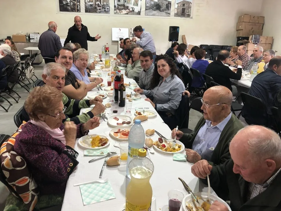 Foto 7 - Los vecinos de Gejo de los Reyes celebran el D&iacute;a de la Hispanidad con una paella  