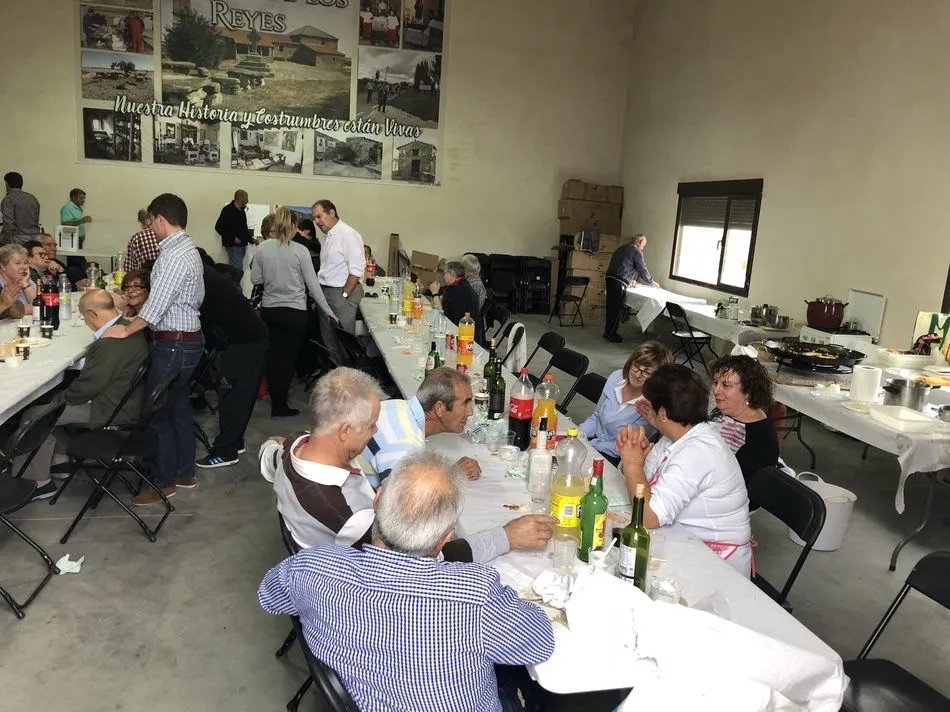 Foto 4 - Los vecinos de Gejo de los Reyes celebran el D&iacute;a de la Hispanidad con una paella  