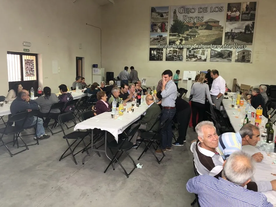 Foto 3 - Los vecinos de Gejo de los Reyes celebran el D&iacute;a de la Hispanidad con una paella  
