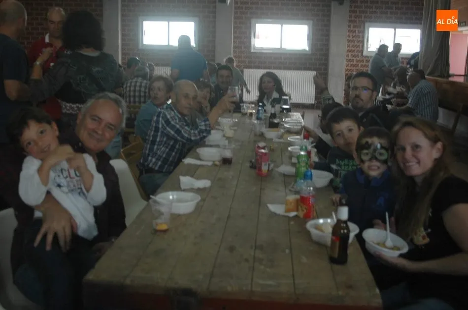 Foto 6 - Los vecinos de El Cubo de Don Sancho celebran Santa Teresa con un estofado de ternera  