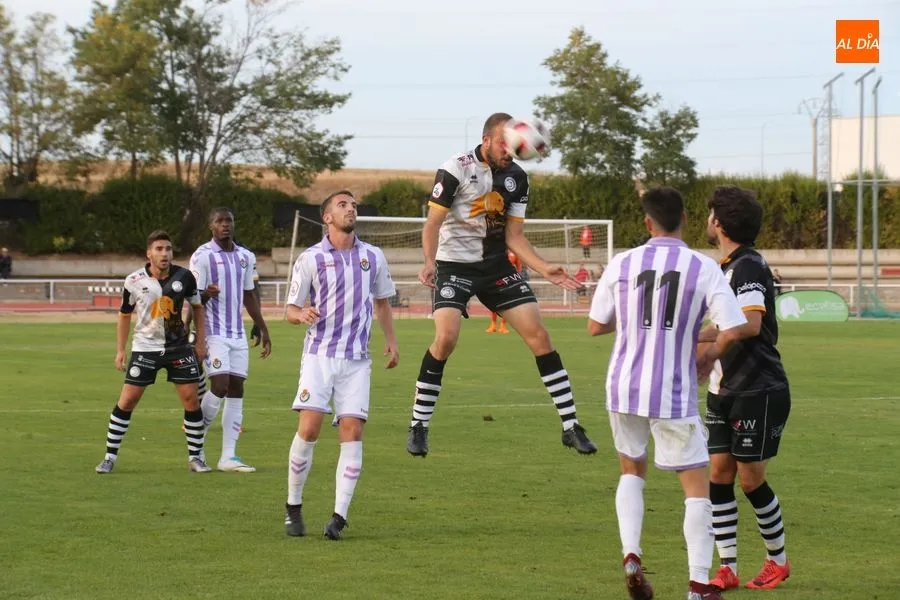 Un momento del partido entre Unionistas y el Real Valladolid / Foto: Alberto Martín.
