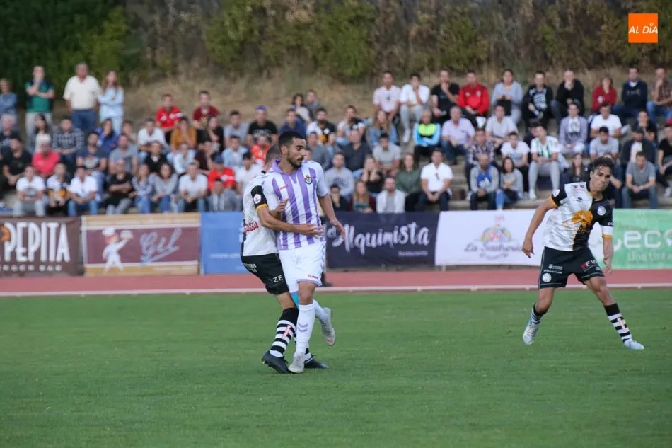 Foto 11 - Unionistas suma un punto tras remontar ante el Real Valladolid B (1-1)