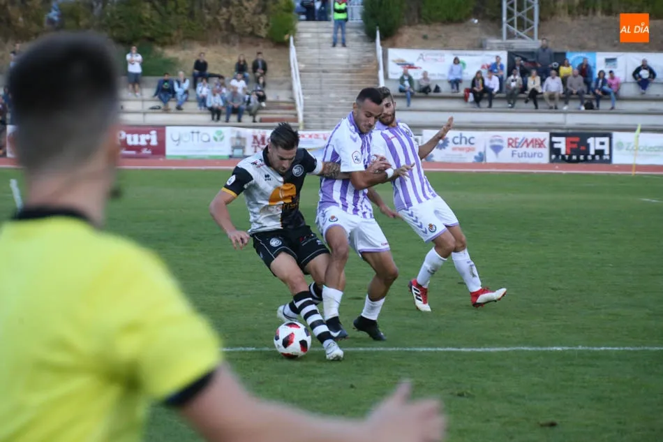 Foto 6 - Unionistas suma un punto tras remontar ante el Real Valladolid B (1-1)