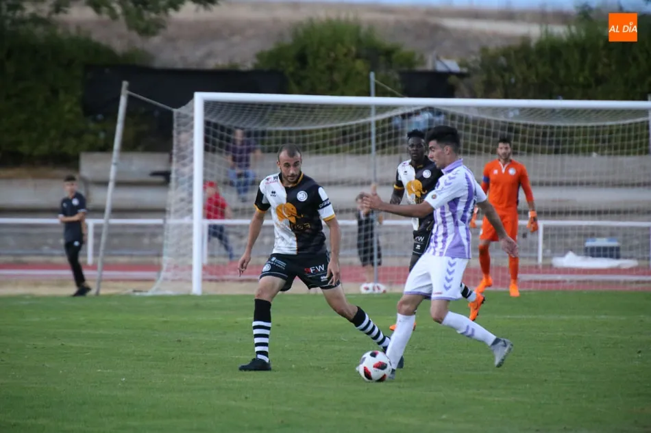 Foto 4 - Unionistas suma un punto tras remontar ante el Real Valladolid B (1-1)