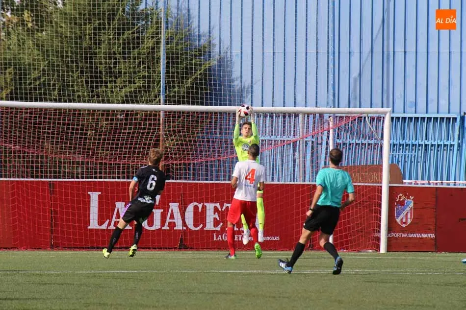 Foto 11 - Un Numancia B m&aacute;s pr&aacute;ctico hace sangre de un desacertado Santa Marta (0-4)