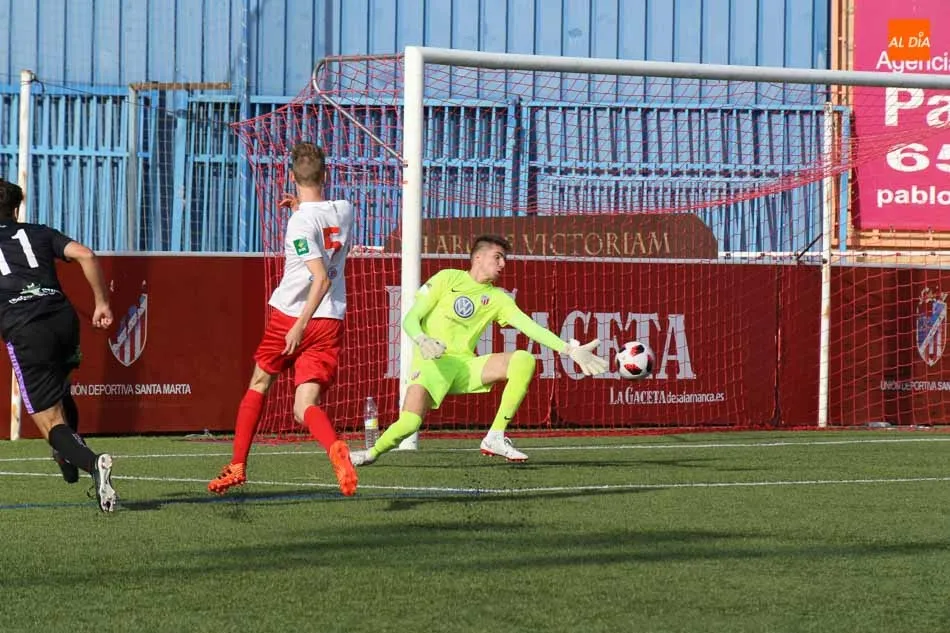 Foto 7 - Un Numancia B m&aacute;s pr&aacute;ctico hace sangre de un desacertado Santa Marta (0-4)