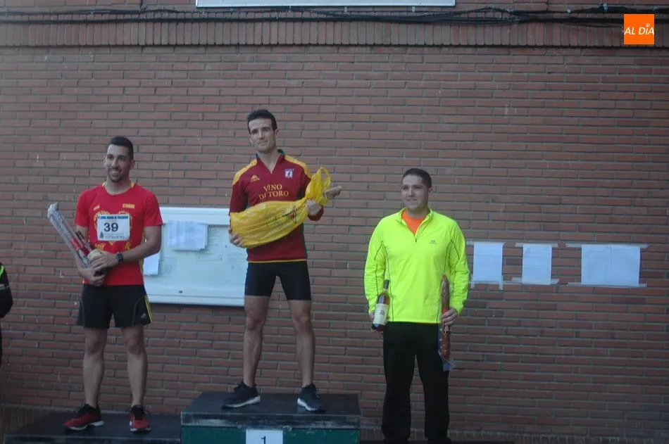 Foto 11 - Antonio Cerezo y Ver&oacute;nica S&aacute;nchez se imponen en la III Carrera de Vitigudino  