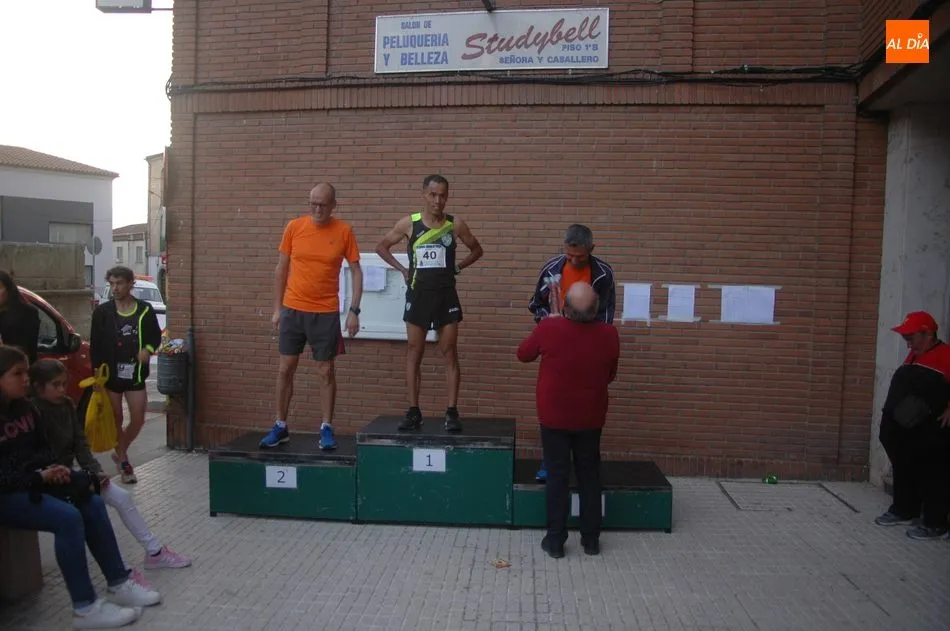 Foto 3 - Antonio Cerezo y Ver&oacute;nica S&aacute;nchez se imponen en la III Carrera de Vitigudino  