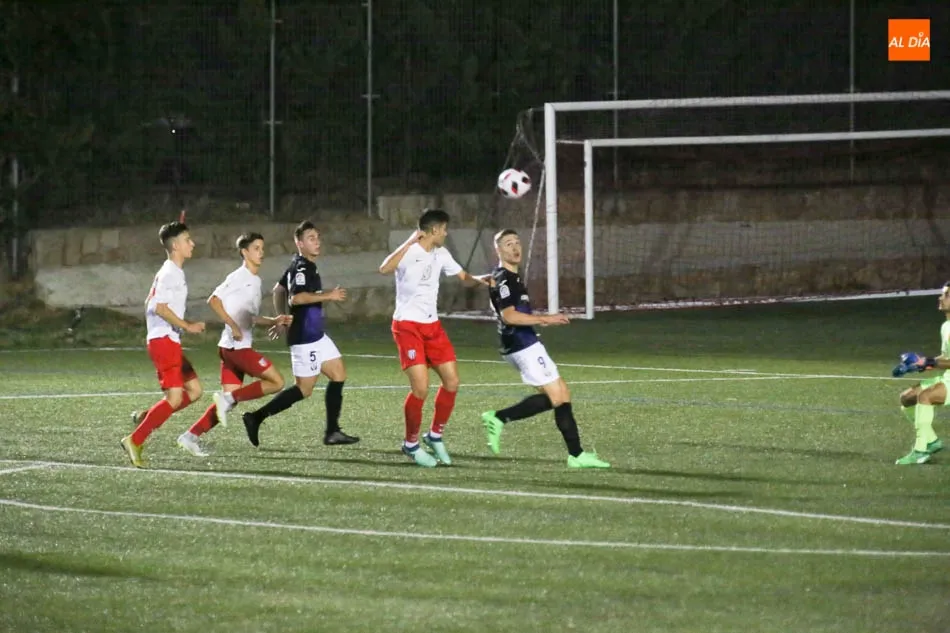 Foto 4 - El Santa Marta da un golpe de autoridad superando al Legan&eacute;s (2-0)