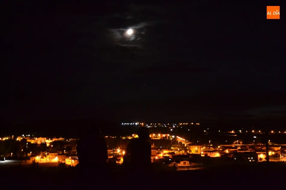 Foto 2 - Mir&oacute;briga se pone en &oacute;rbita lanzando cohetes y explorando el cielo entre las nubes  