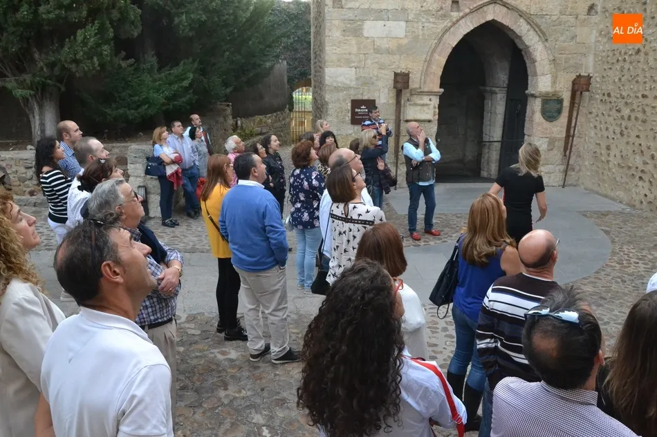 Foto 11 - Nuevo &eacute;xito de asistencia a la primera visita teatralizada del oto&ntilde;o al Parador  