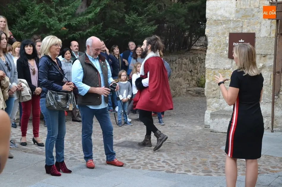 Foto 4 - Nuevo &eacute;xito de asistencia a la primera visita teatralizada del oto&ntilde;o al Parador  