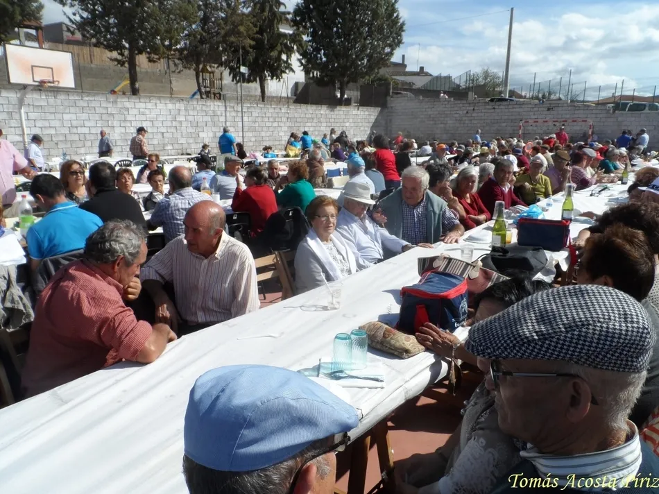 Foto 4 - Asociaciones de mayores de La Azaba y El Rebollar se re&uacute;nen en Ituero para celebrar la matanza  