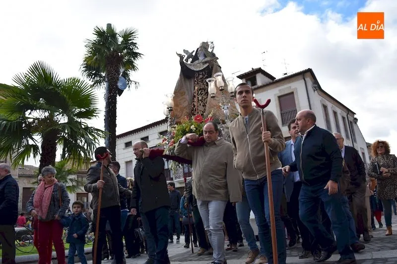 Santa Teresa de Jesús regresa de la clausura entre el fervor de los albenses