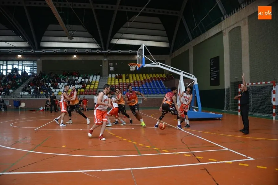 Foto 10 - Sufrida y trabajada primera victoria del Aquimisa Carbajosa (88-80)  