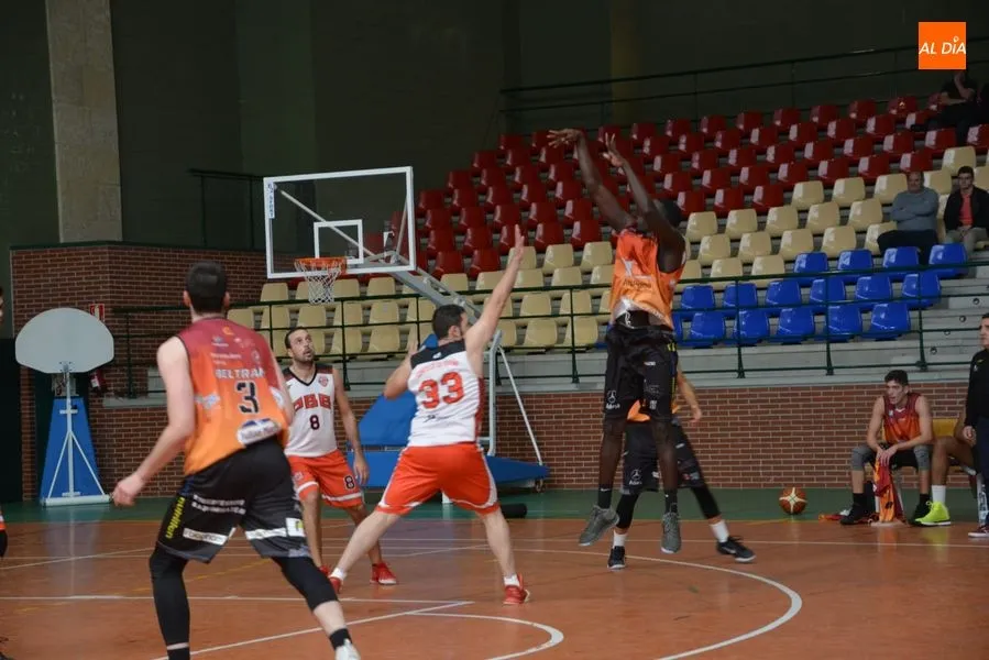 Foto 7 - Sufrida y trabajada primera victoria del Aquimisa Carbajosa (88-80)  