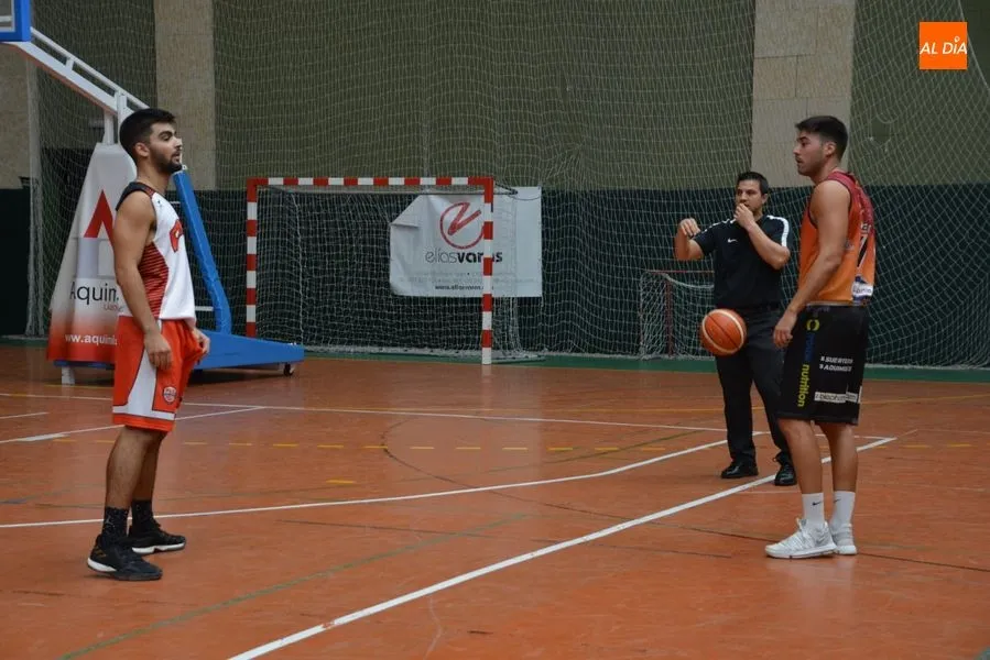 Foto 6 - Sufrida y trabajada primera victoria del Aquimisa Carbajosa (88-80)  