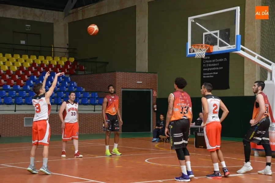 Foto 5 - Sufrida y trabajada primera victoria del Aquimisa Carbajosa (88-80)  