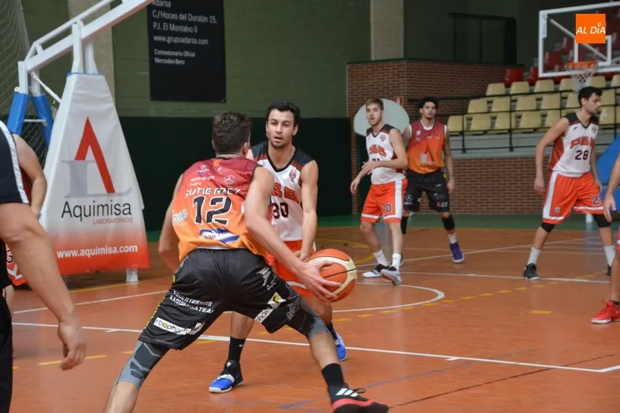 Foto 2 - Sufrida y trabajada primera victoria del Aquimisa Carbajosa (88-80)  