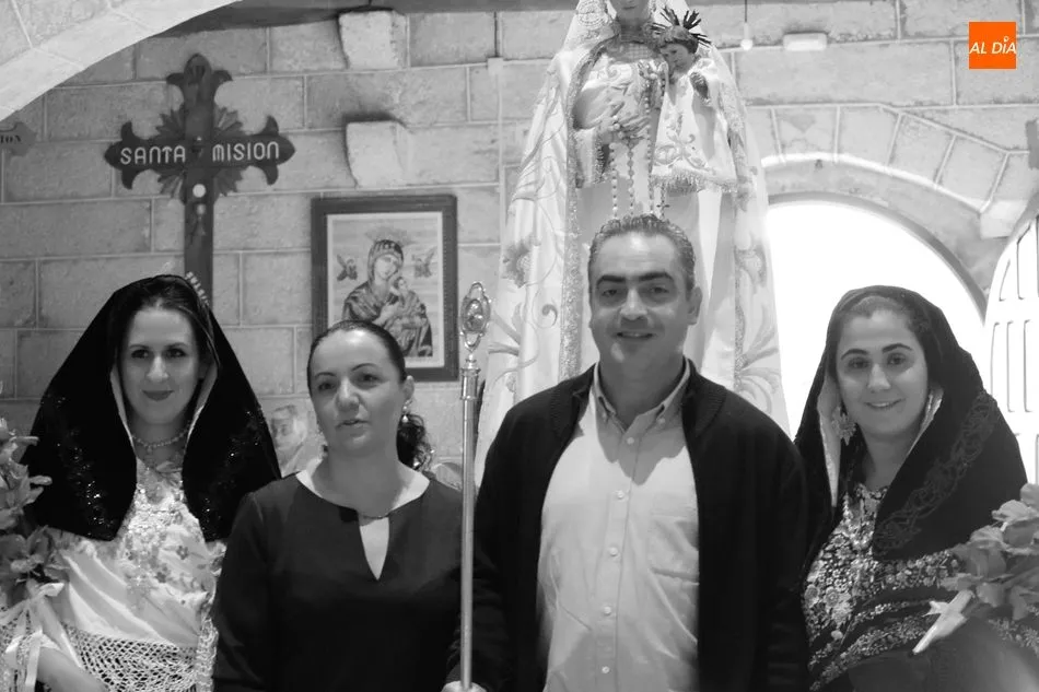 Foto 8 - Las Madrinas de Bogajo entregan sus roscas y ramos a la Virgen del Rosario  