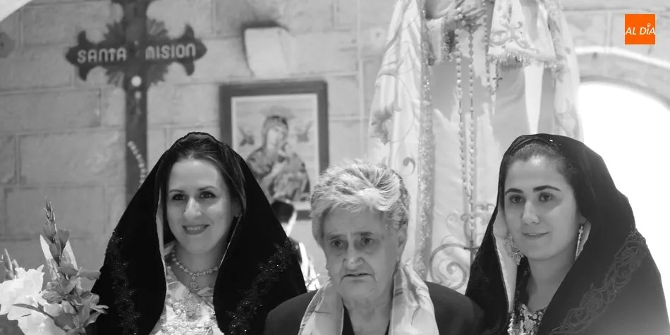 Foto 7 - Las Madrinas de Bogajo entregan sus roscas y ramos a la Virgen del Rosario  