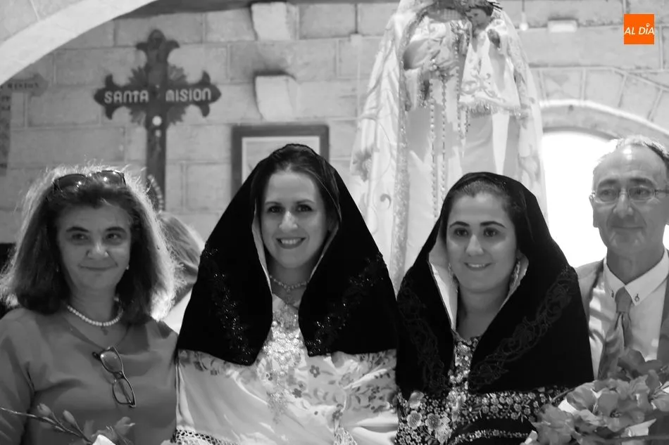Foto 5 - Las Madrinas de Bogajo entregan sus roscas y ramos a la Virgen del Rosario  