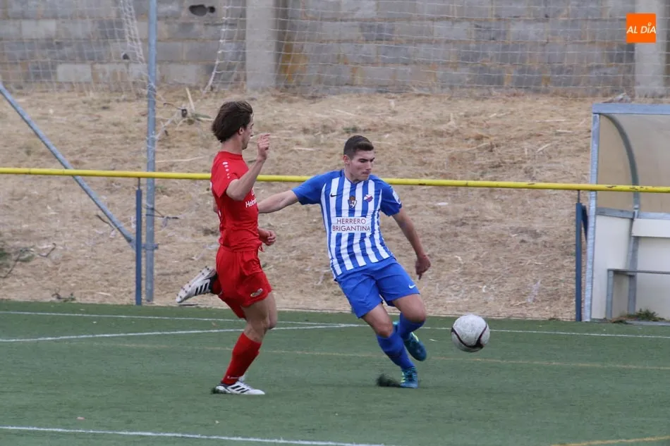 Foto 10 - El B&eacute;jar vuelve a la senda del triunfo ante el Simancas, empate del Ciudad Rodrigo y derrotas de...