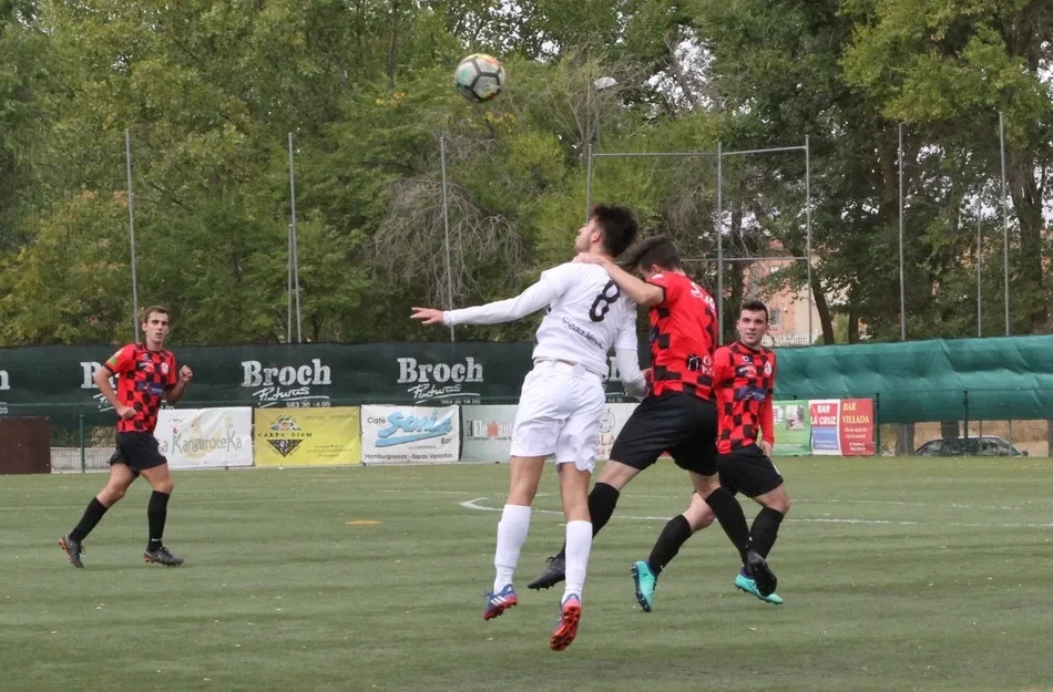Foto 9 - El Senior del Ciudad Rodrigo retiene un punto en La Cist&eacute;rniga tras jugar toda la 2&ordf; parte con 10 ...
