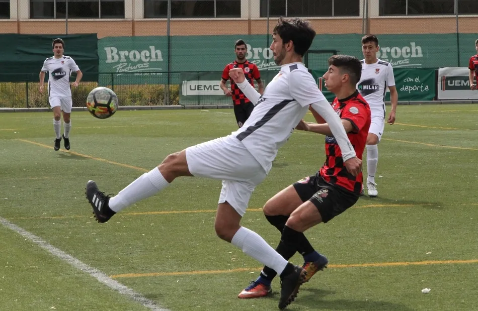 Foto 8 - El Senior del Ciudad Rodrigo retiene un punto en La Cist&eacute;rniga tras jugar toda la 2&ordf; parte con 10 ...