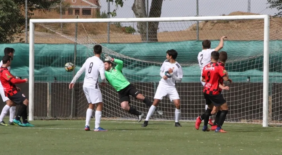 Foto 6 - El Senior del Ciudad Rodrigo retiene un punto en La Cist&eacute;rniga tras jugar toda la 2&ordf; parte con 10 ...