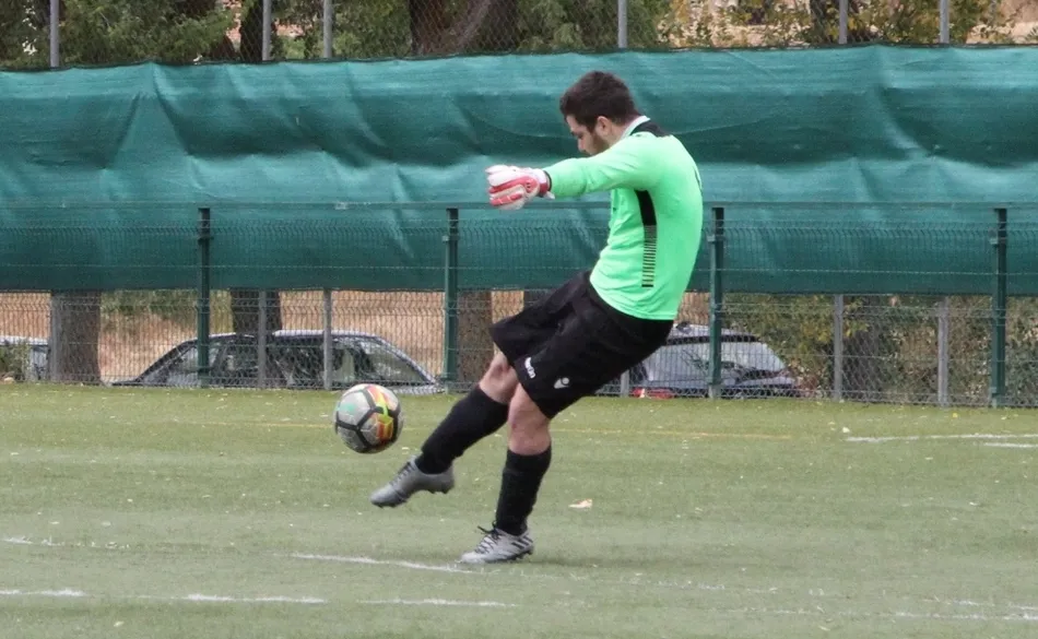 Foto 3 - El Senior del Ciudad Rodrigo retiene un punto en La Cist&eacute;rniga tras jugar toda la 2&ordf; parte con 10 ...