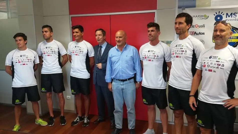Fernández y Sánchez Guijo, junto a algunos de los policías charros participantes. Foto: RFG