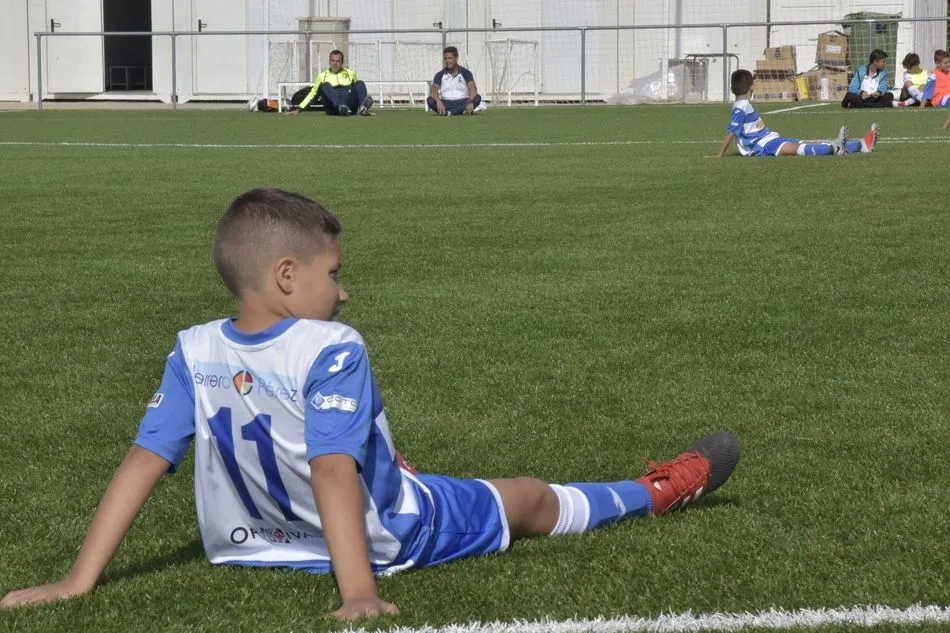 Foto 8 - Los equipos del Cabrerizos CF piden una Liga Justa para el alev&iacute;n con una sentada de un minuto...