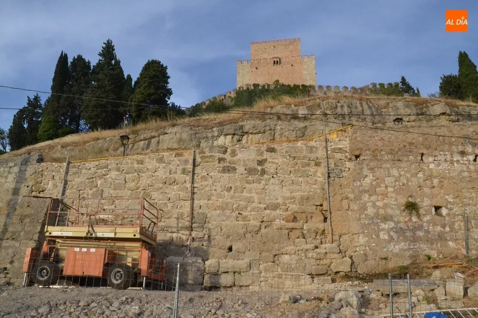 Recta final del arreglo del derrumbe de la Cuesta de Santiago  