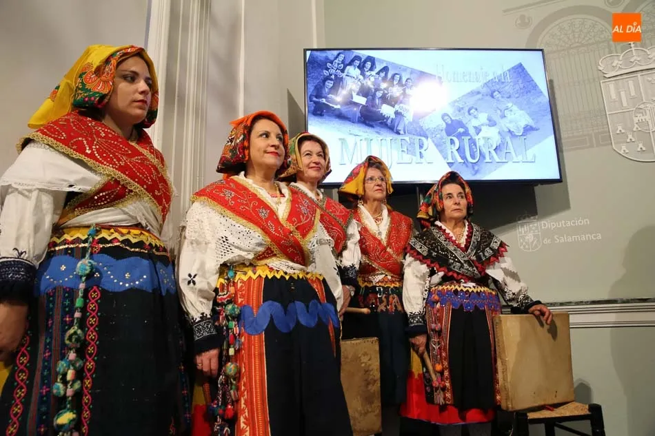 Foto 6 - La Diputaci&oacute;n rinde homenaje a la mujer rural y reivindica &ldquo;seguir avanzando hacia la igualdad&rdquo;