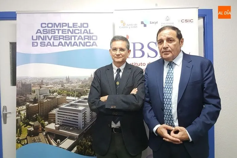 El consejero, Sáez Aguado, y el director del IBSAL, Rogelio González